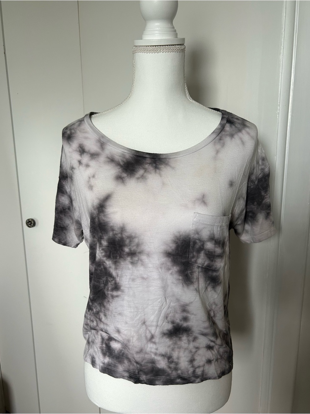 American Eagle Outfitters Black & White Tie-Dye Short Sleeve Pocket Tee